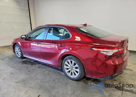 2020 Toyota Camry Le z USA, uszkodzony, nr VIN 4T1C11AK4LU309012